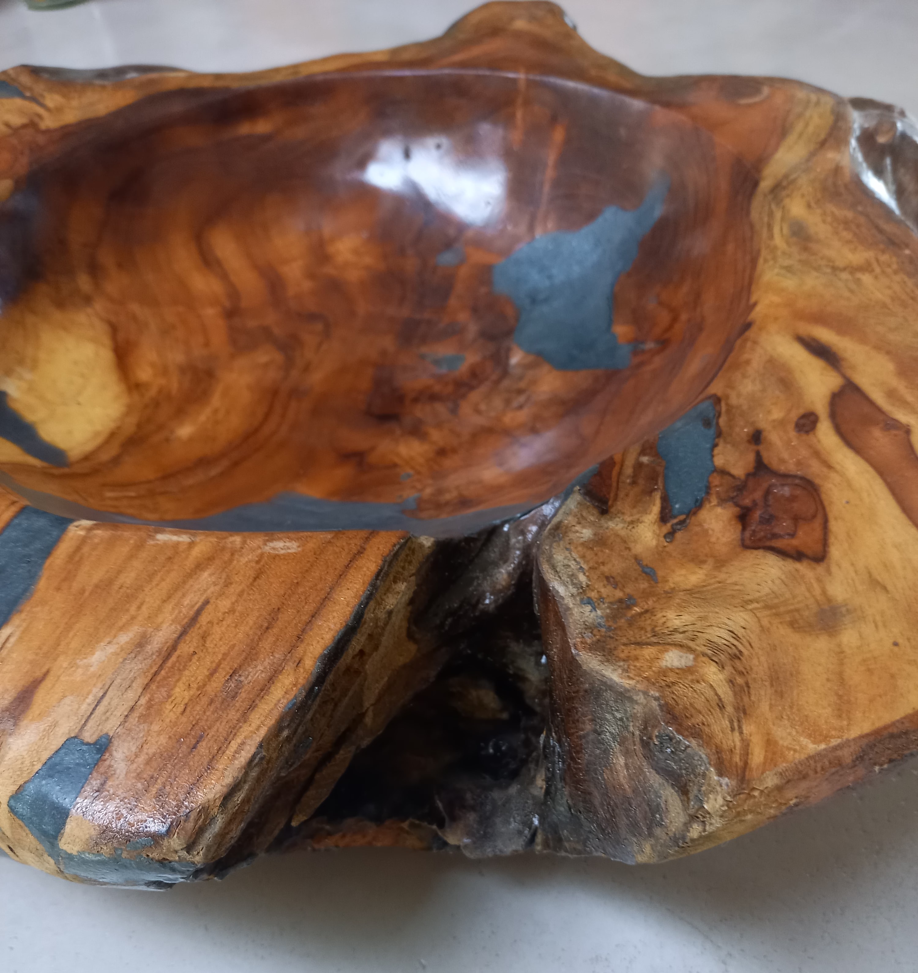 Schüssel aus Holz - Harz