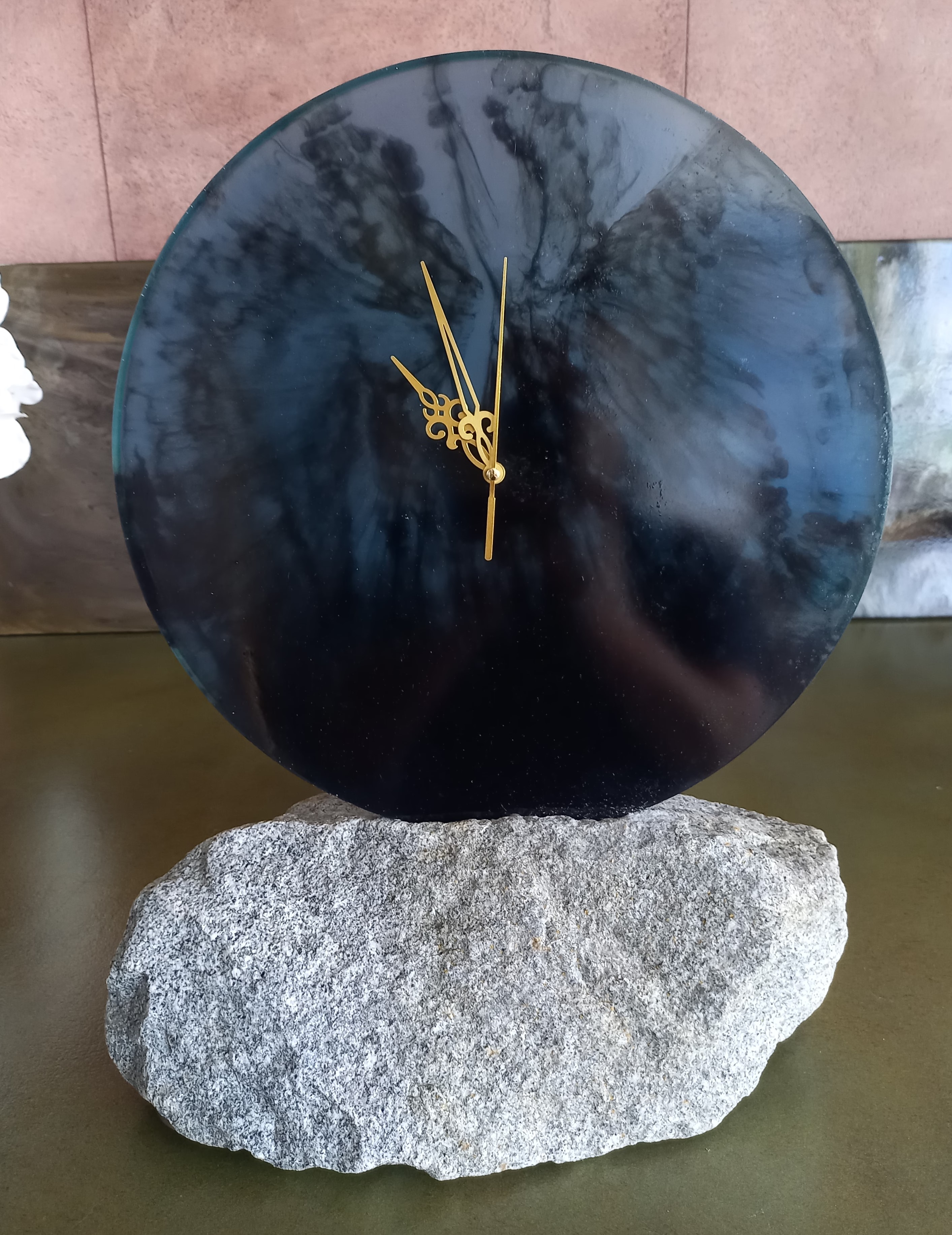 Standuhr Harz ca. Ø 350 mm auf  Steinsockel