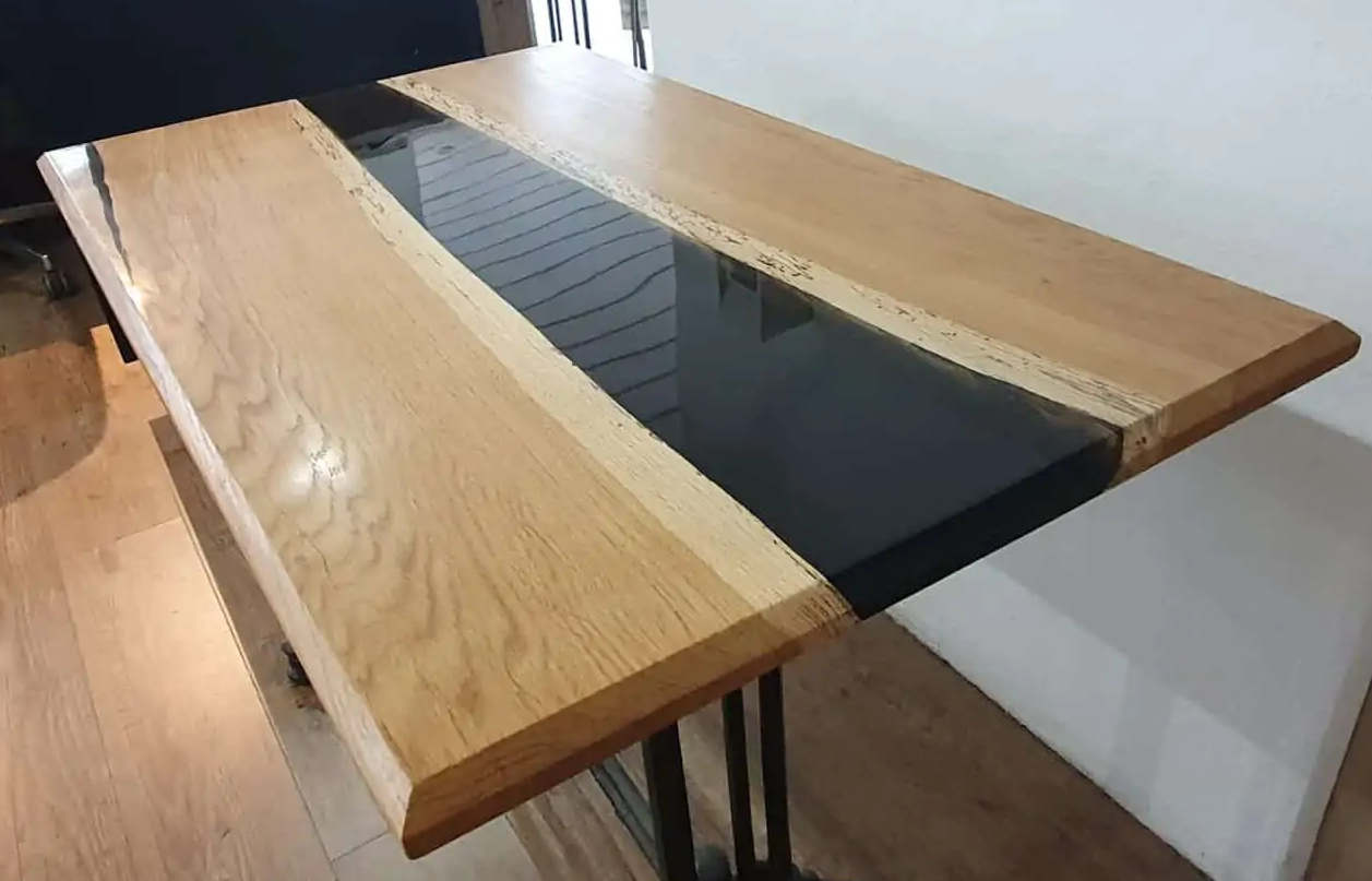 Couchtisch Rivertable Eiche/Epoxid