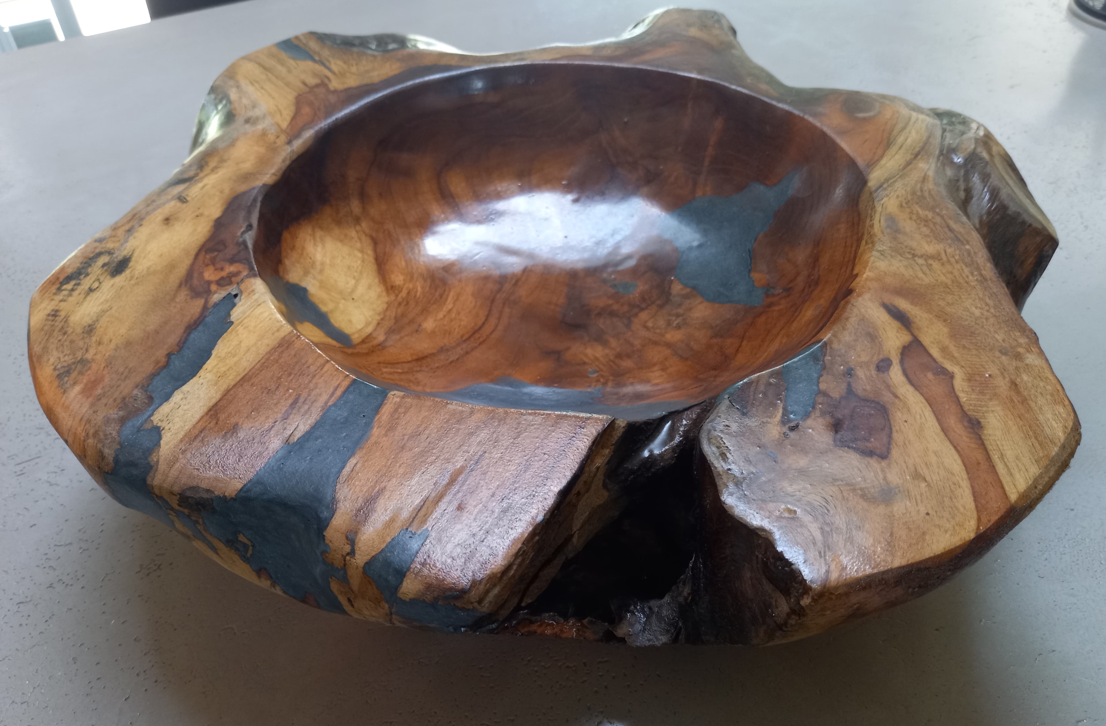 Schüssel aus Holz - Harz
