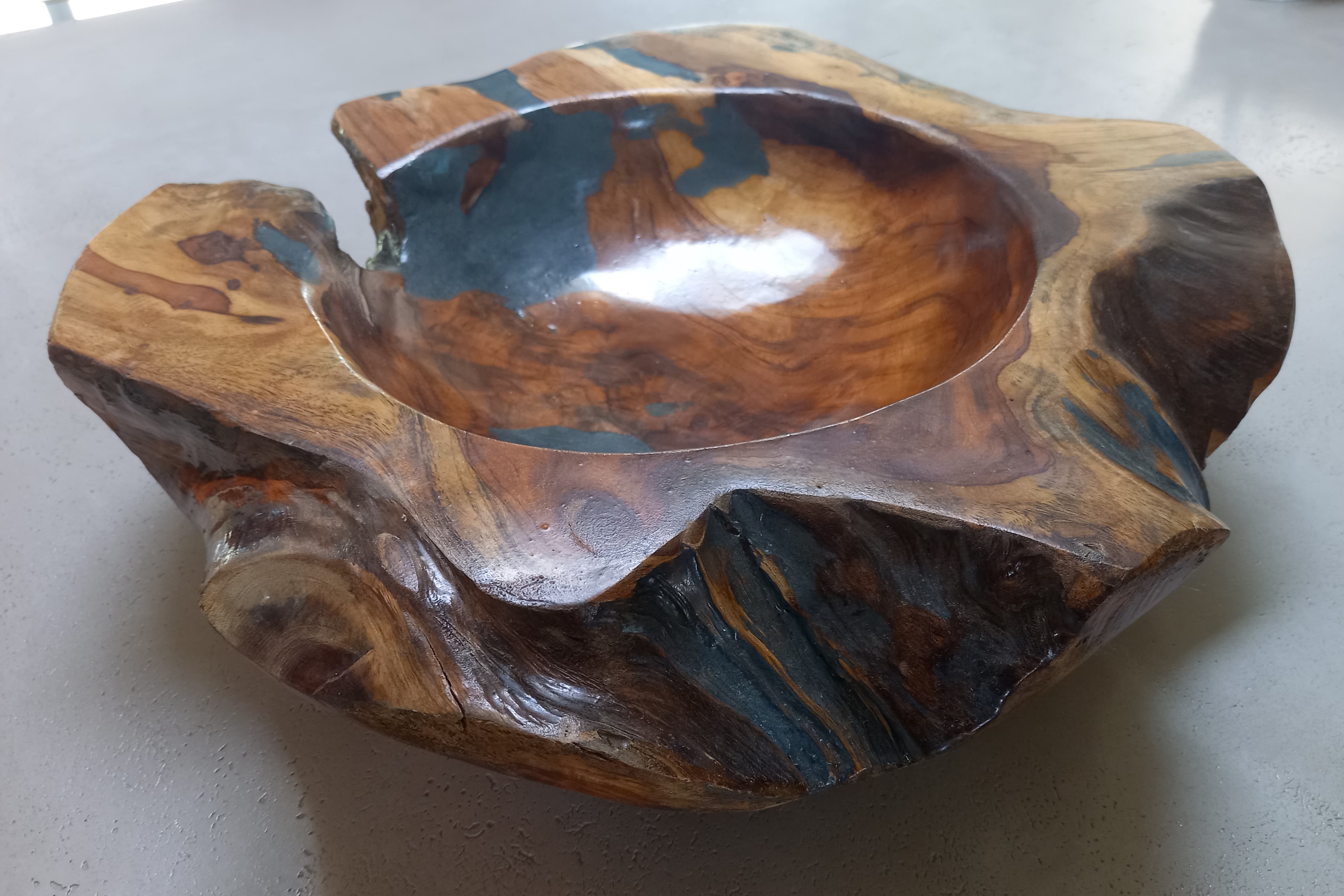 Schüssel aus Holz - Harz